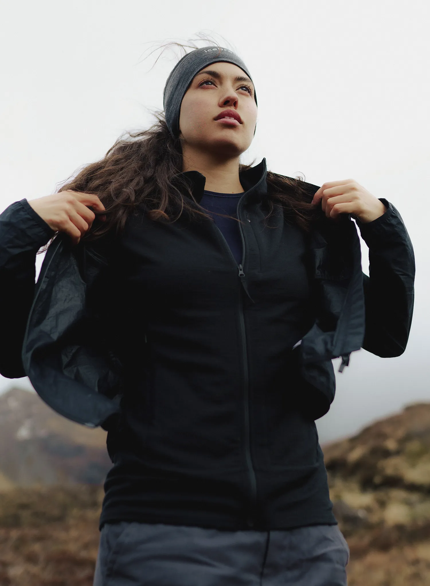 Moteriškas džemperis su gobtuvu Icebreaker Merino 260 Quantum IV LS Zip Hoodie - black