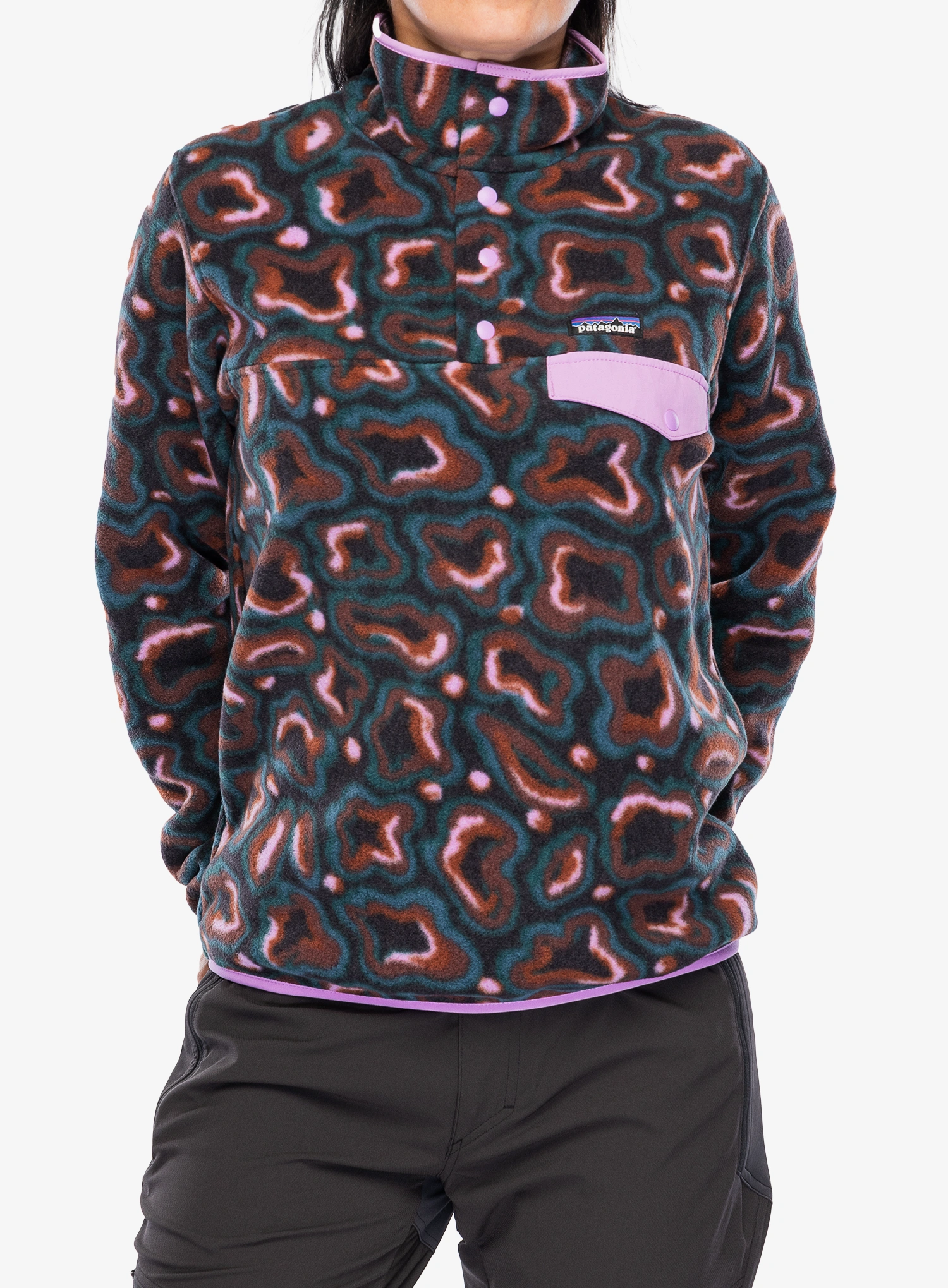 PatagoniaLightweightSynchSnap_TPullover_softspirea_driedvanilla_359.webp