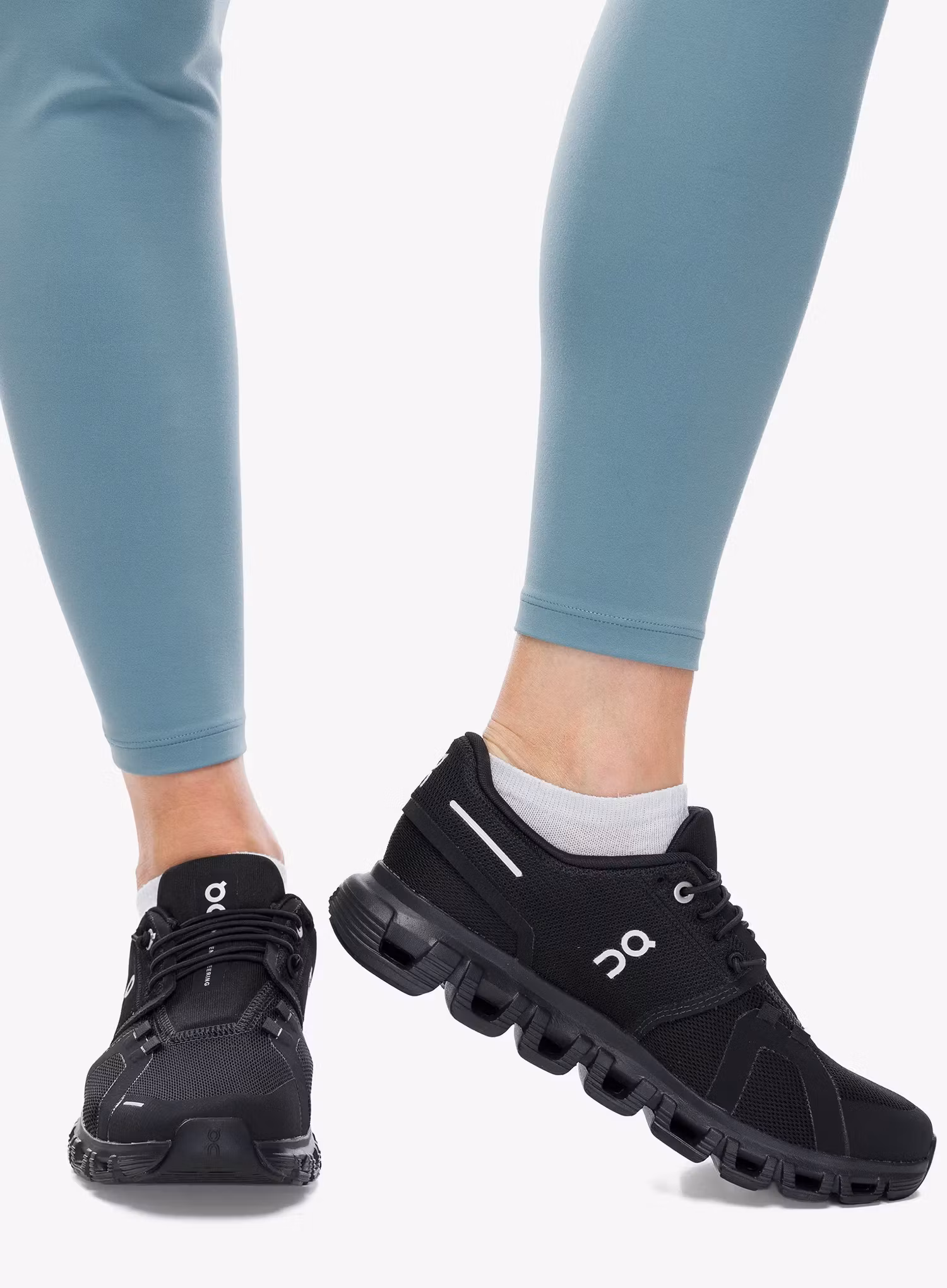 Batai moteriški On Cloud 6 - black/black/black