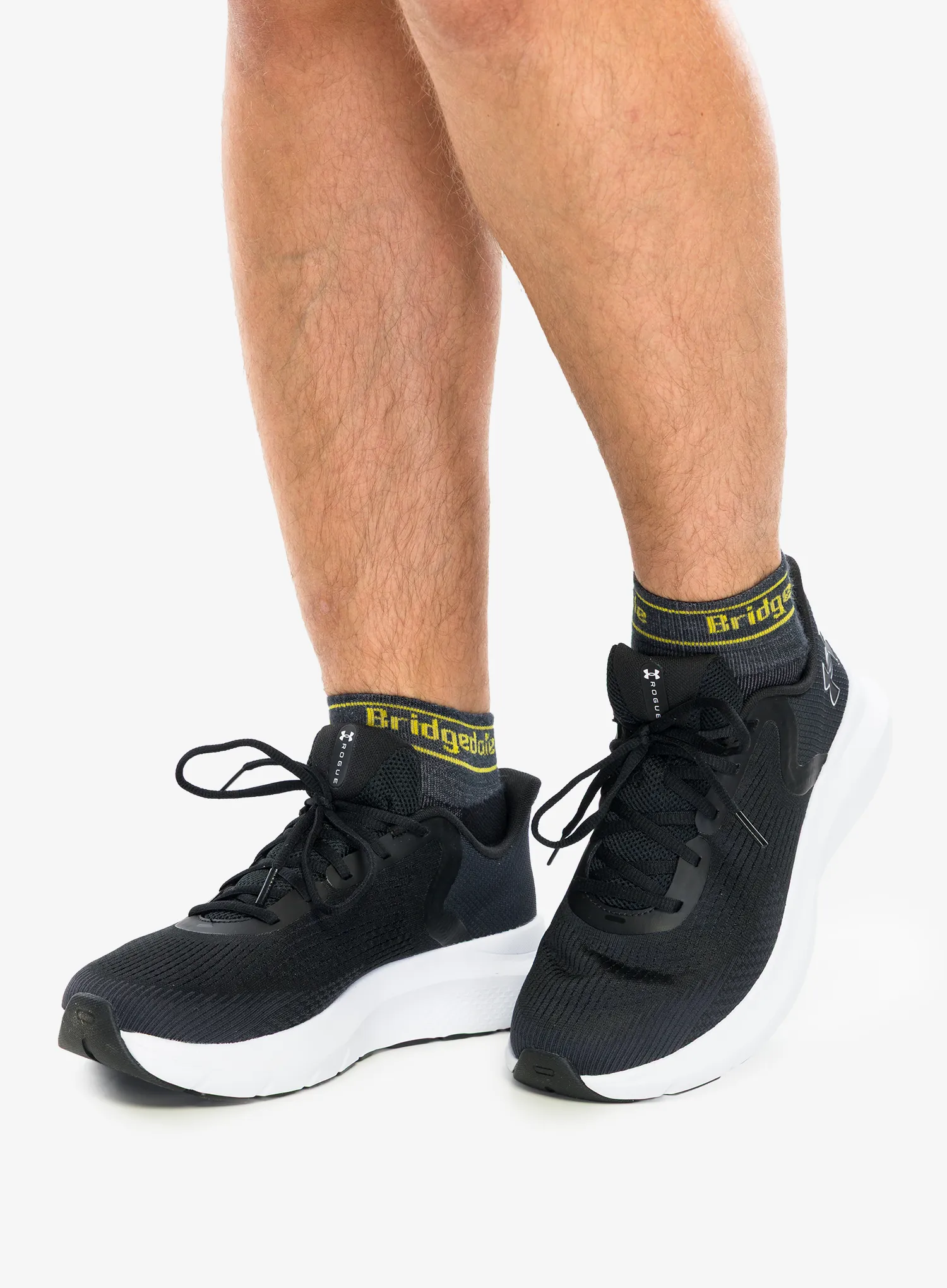 Bėgimo batai Under Armour Charged Rogue 5 - black/black/white
