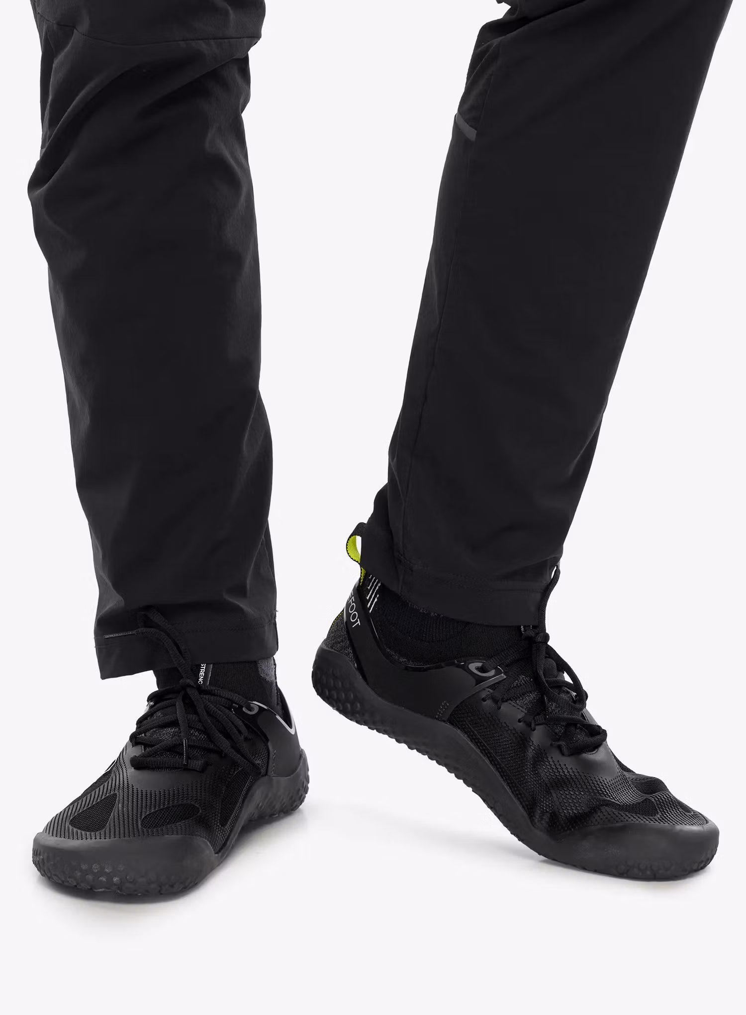 Batai Vivobarefoot Motus Strength - obsidian/white