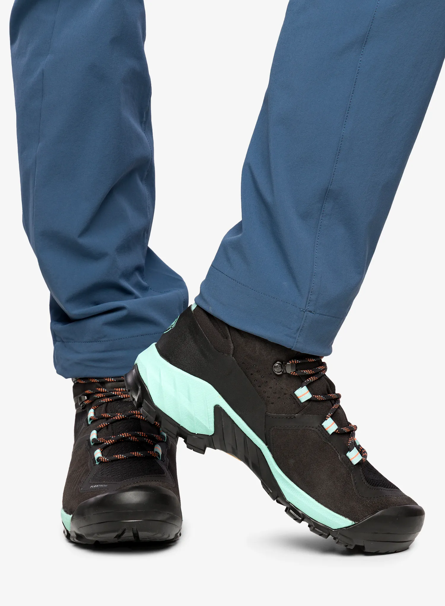 Žygio batai moterims Mammut Sapuen High GTX - black/dark frosty