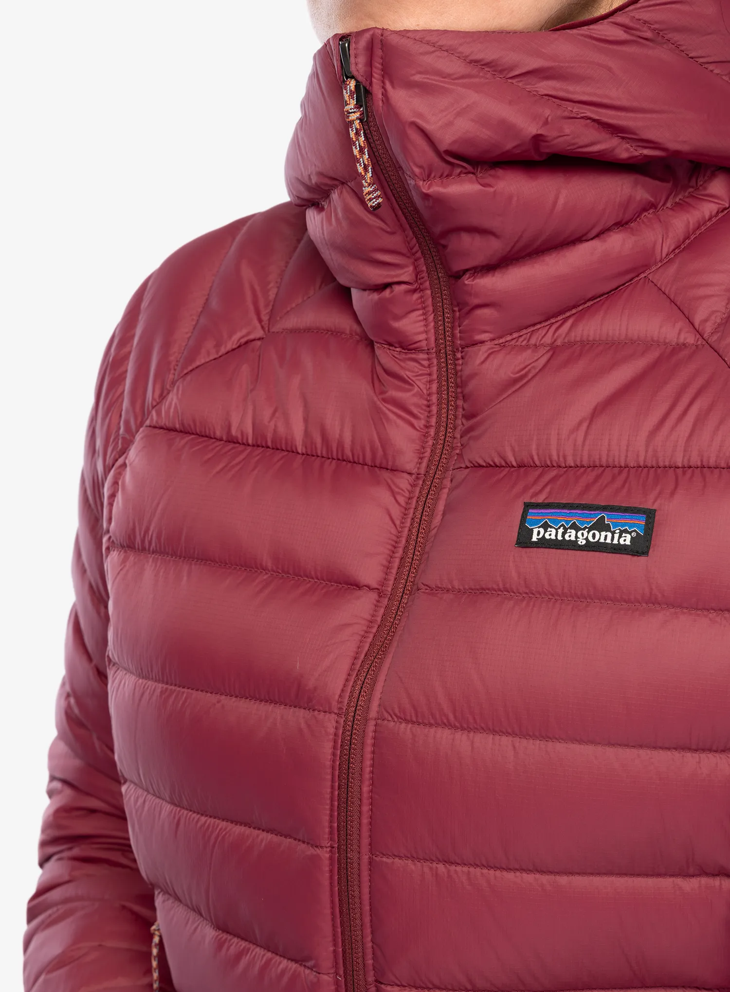 Pūkinė striukė moterims Patagonia Down Sweater Hoody - marion red