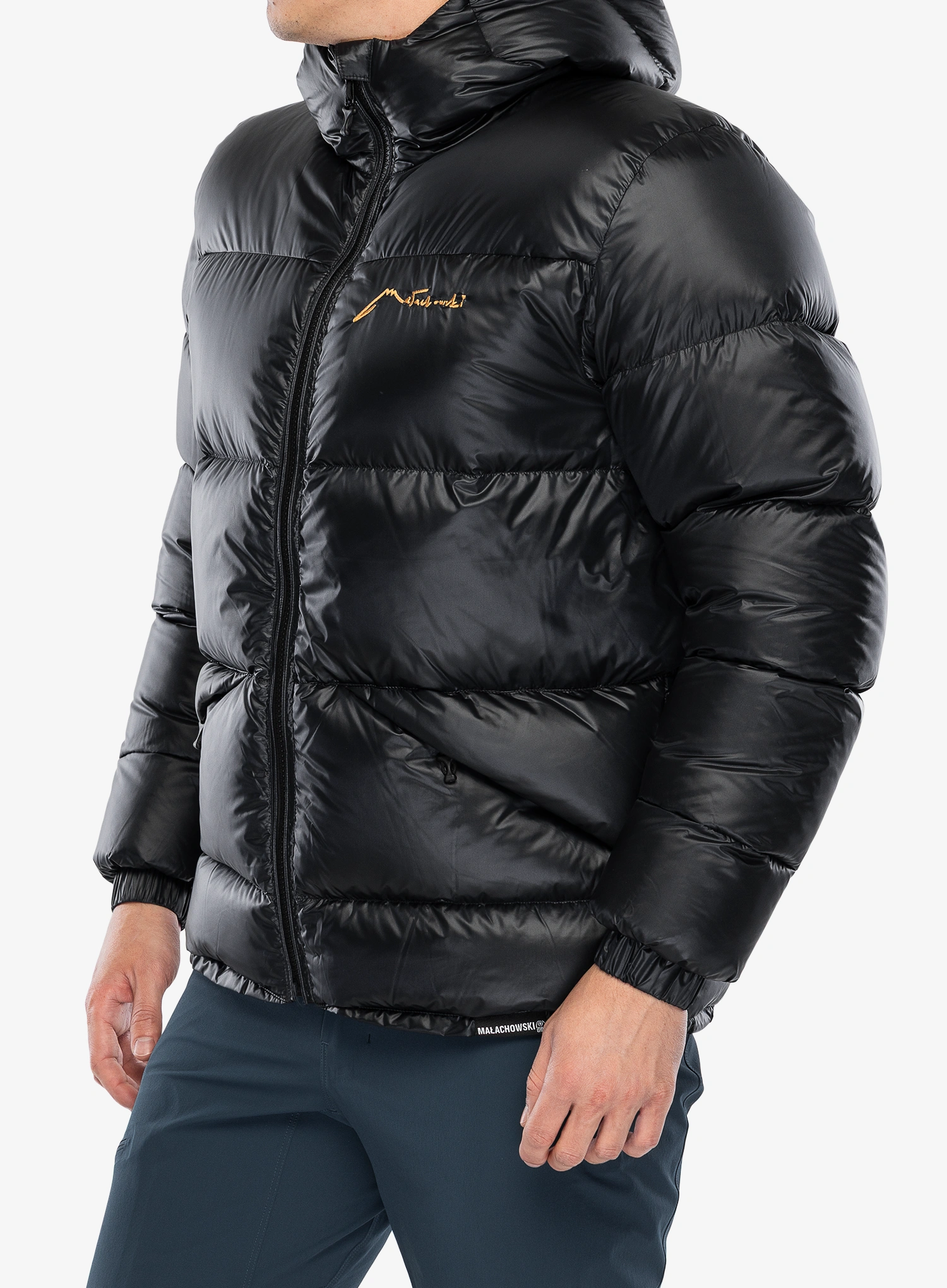Ma_achowskiAlpina_black_212.webp
