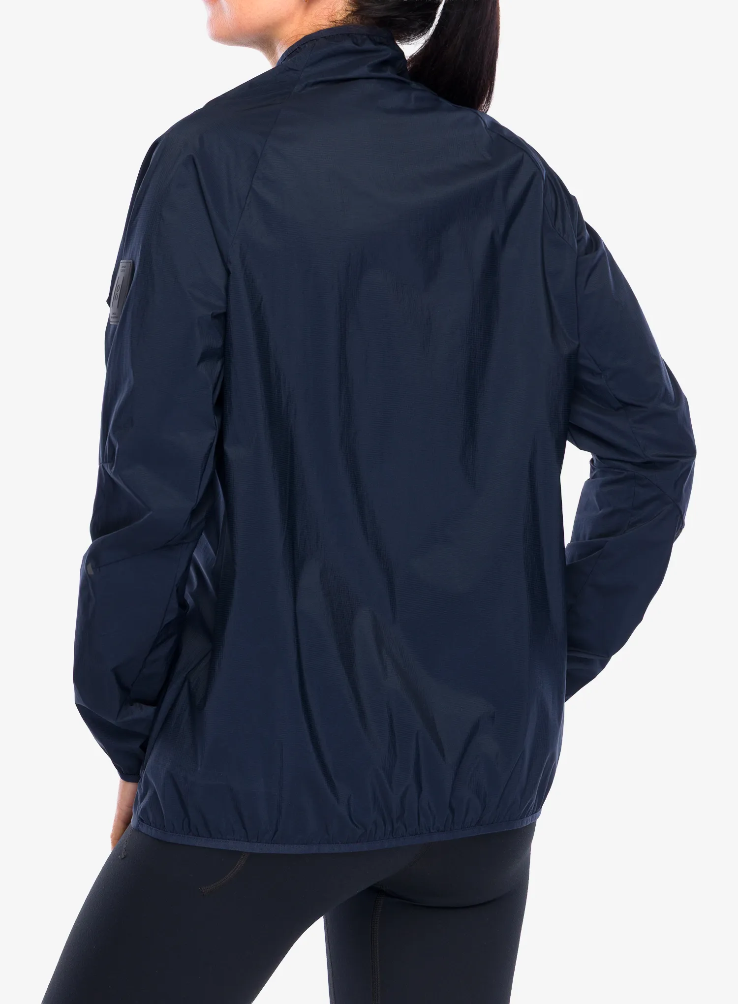Moteriška neperpučiama striukė On Active Jacket - navy