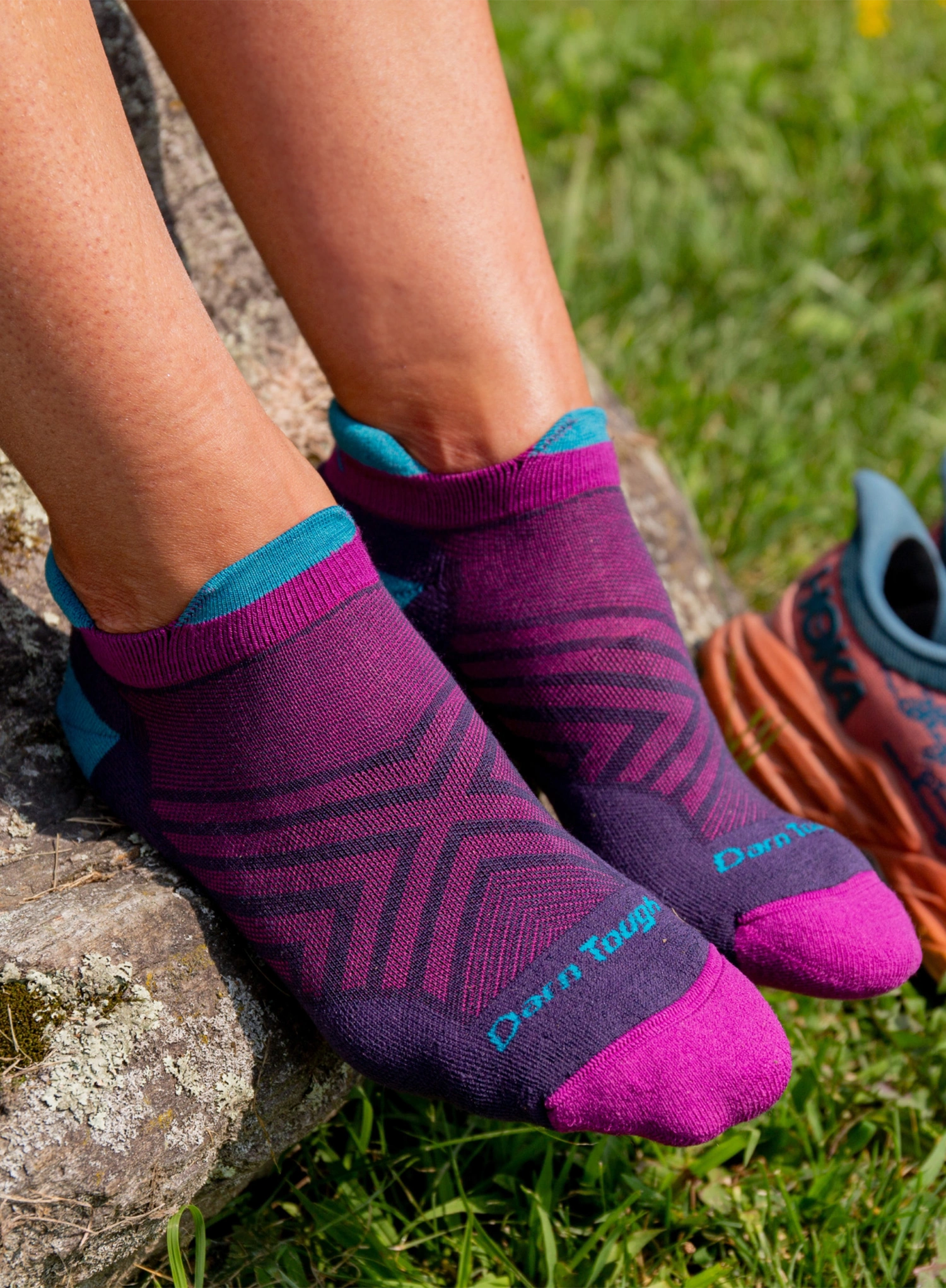 Moteriškos bėgimo kojinės Darn Tough Run No Show Tab Ultra-Lightweight with Cushion - blackberry