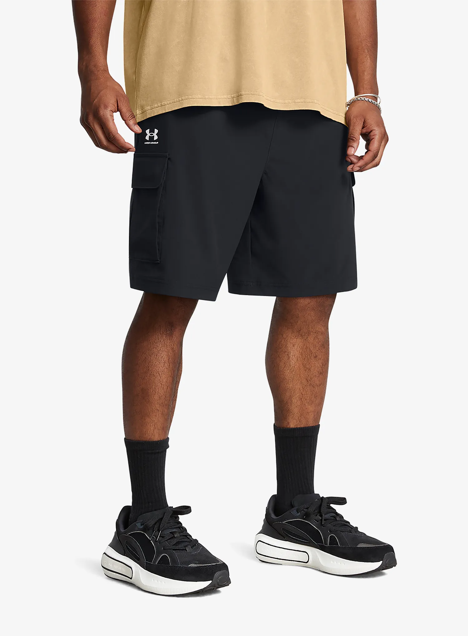 qweUnderArmourVibeWovenCargoShortblackwhite197777281647a.webp