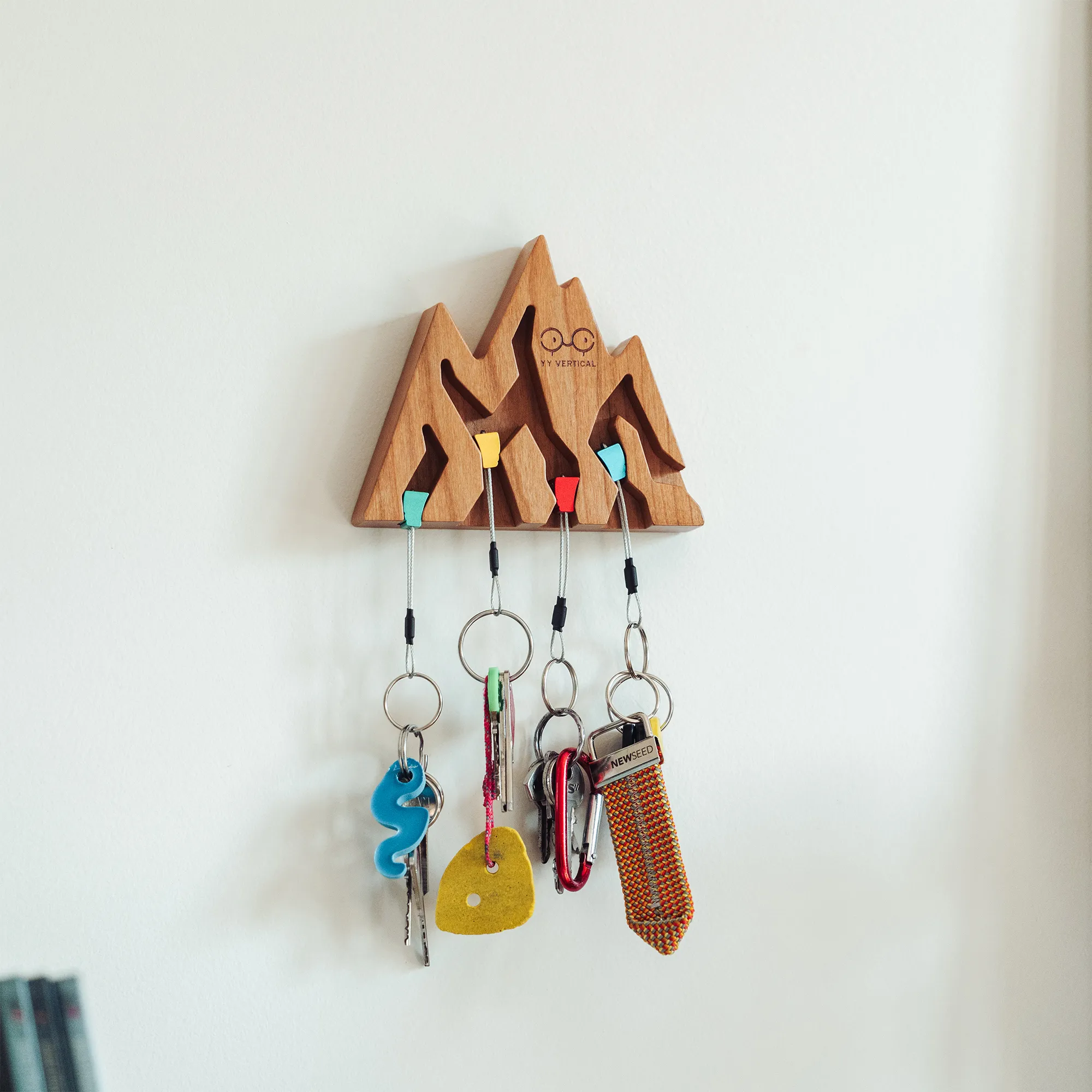 Raktų pakaba Y&Y Vertical Key Holder Mountain - cherry